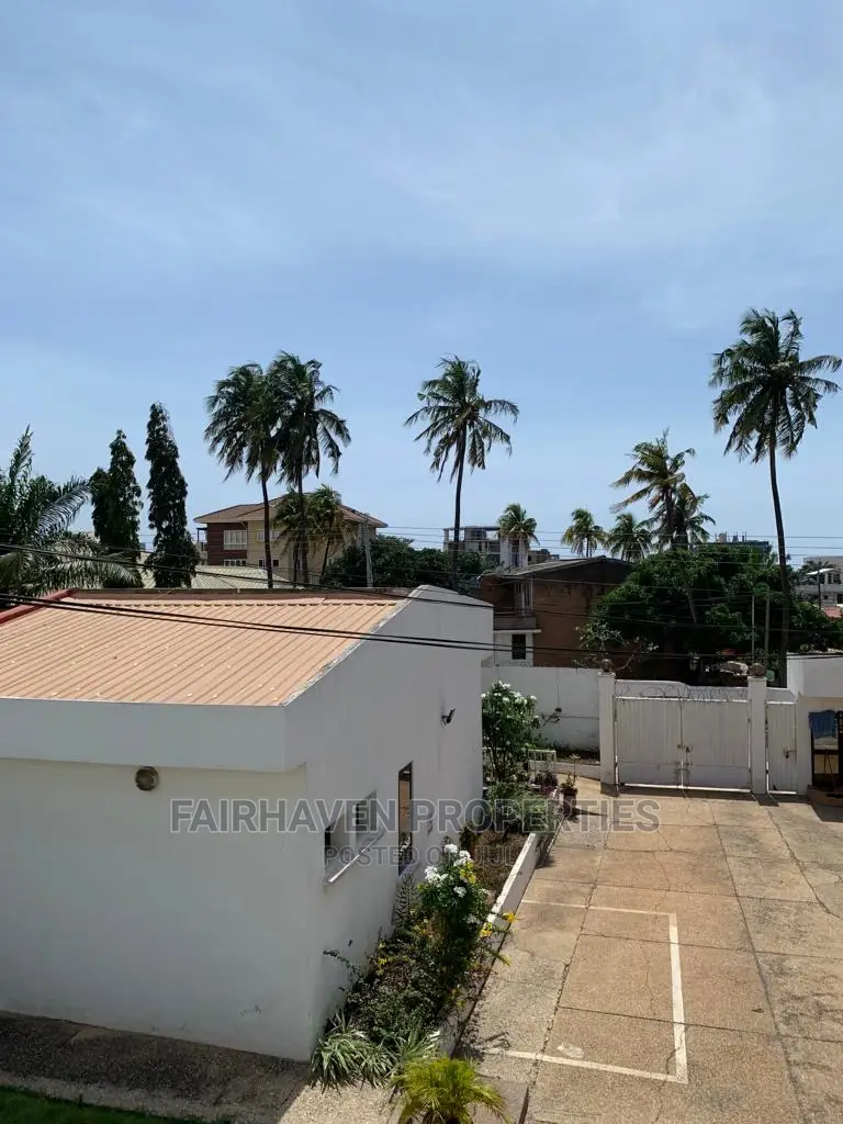 10bdrm House in Osu for Sale