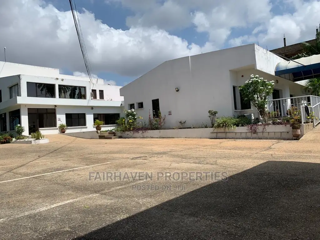 10bdrm House in Osu for Sale