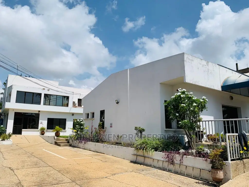 10bdrm House in Osu for Sale