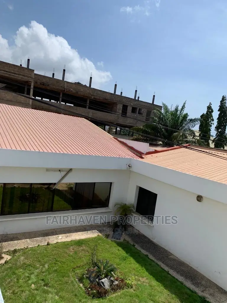 10bdrm House in Osu for Sale