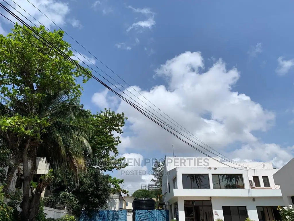 10bdrm House in Osu for Sale