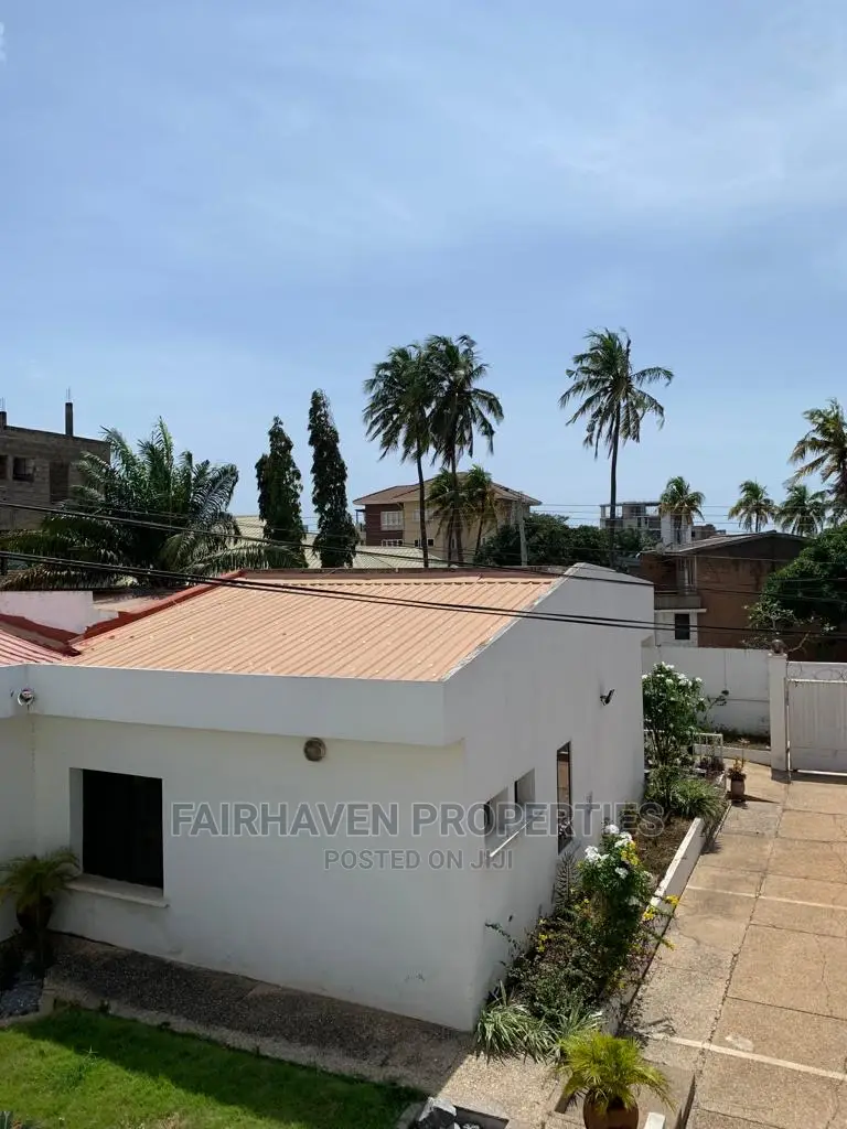 10bdrm House in Osu for Sale