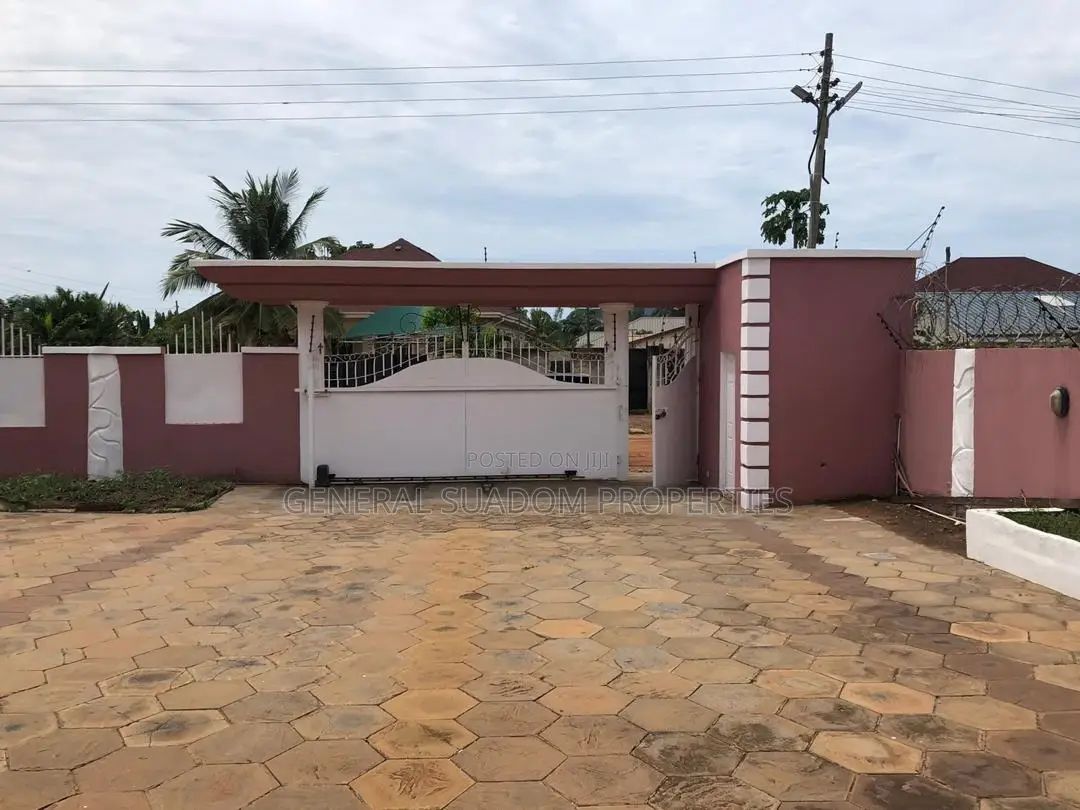4bdrm Duplex in Suadom Properties, Baatsona Total for Rent