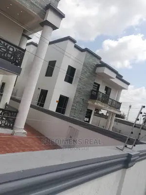 4bdrm House in Fredimens Real, Kumasi Metropolitan for Sale