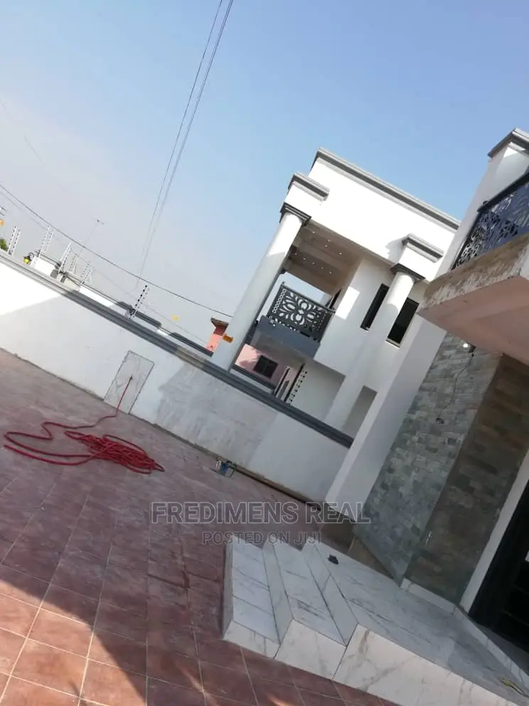 4bdrm House in Fredimens Real, Kumasi Metropolitan for Sale