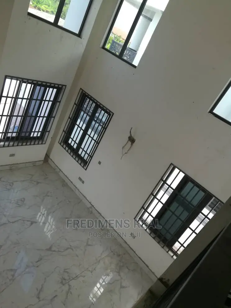 4bdrm House in Fredimens Real, Kumasi Metropolitan for Sale
