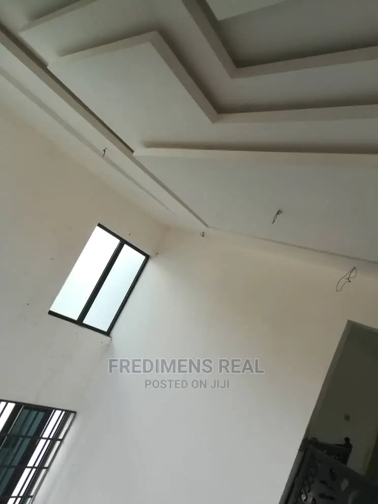4bdrm House in Fredimens Real, Kumasi Metropolitan for Sale