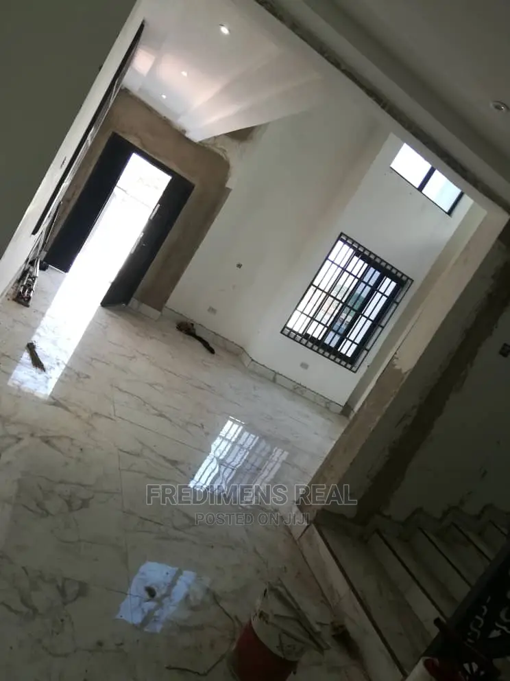 4bdrm House in Fredimens Real, Kumasi Metropolitan for Sale