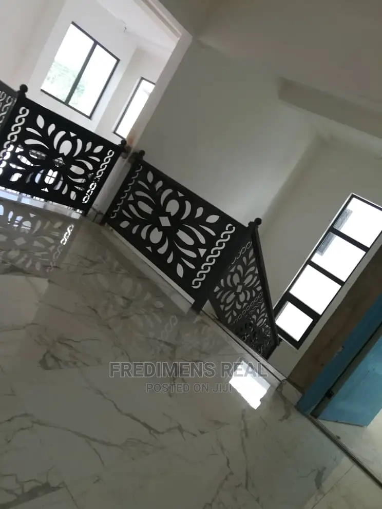 4bdrm House in Fredimens Real, Kumasi Metropolitan for Sale