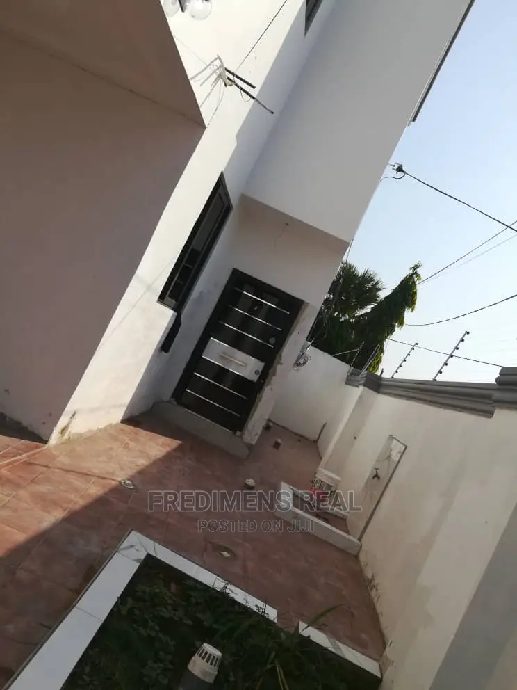 4bdrm House in Fredimens Real, Kumasi Metropolitan for Sale