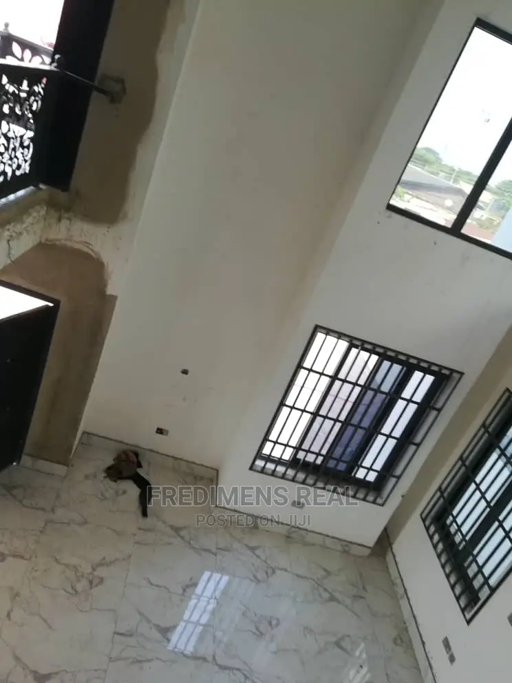 4bdrm House in Fredimens Real, Kumasi Metropolitan for Sale