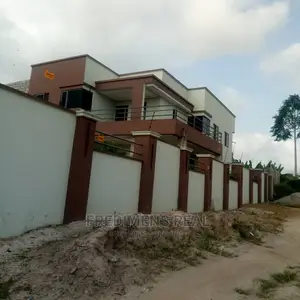 4bdrm House in Fredimens Real, Kumasi Metropolitan for Sale