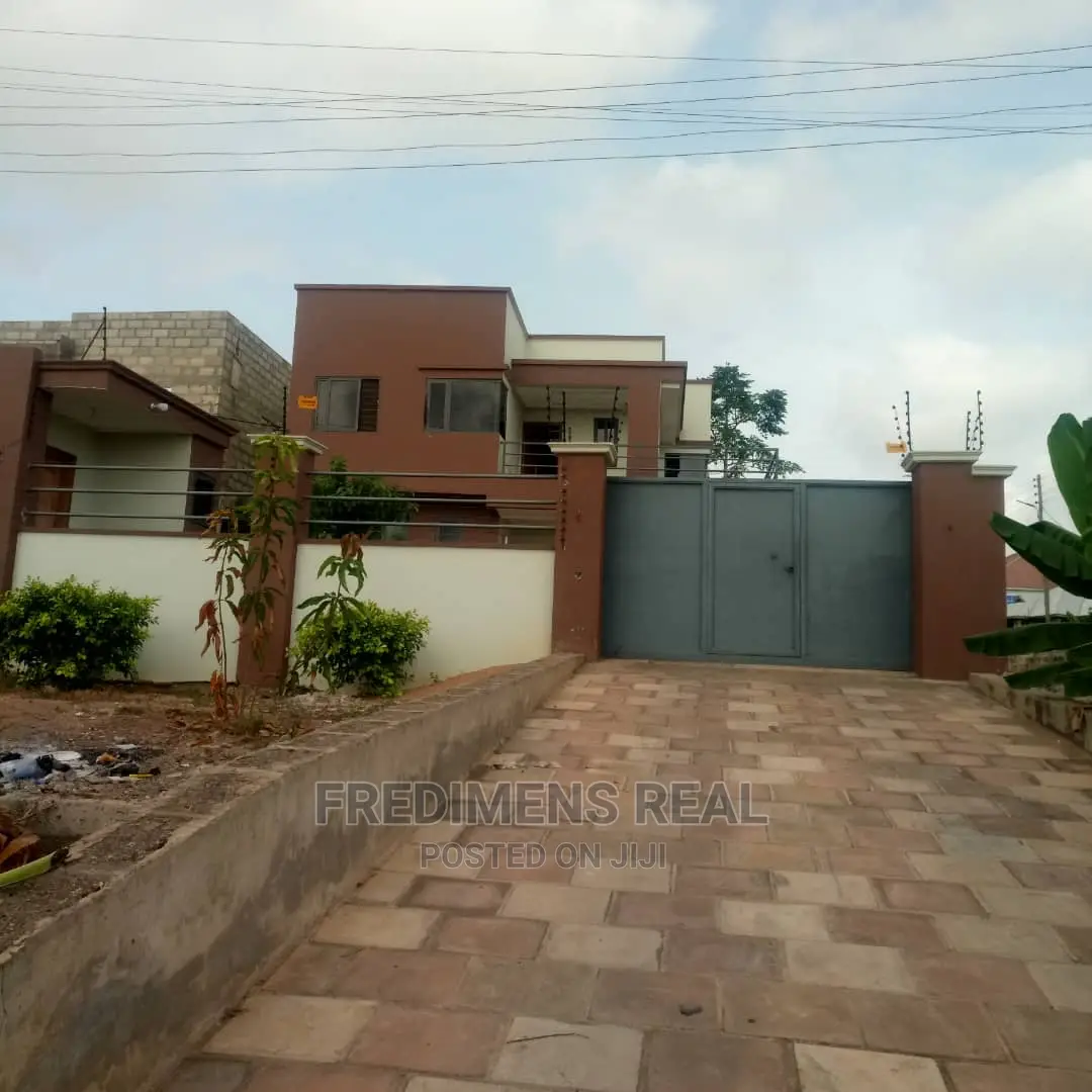 4bdrm House in Fredimens Real, Kumasi Metropolitan for Sale