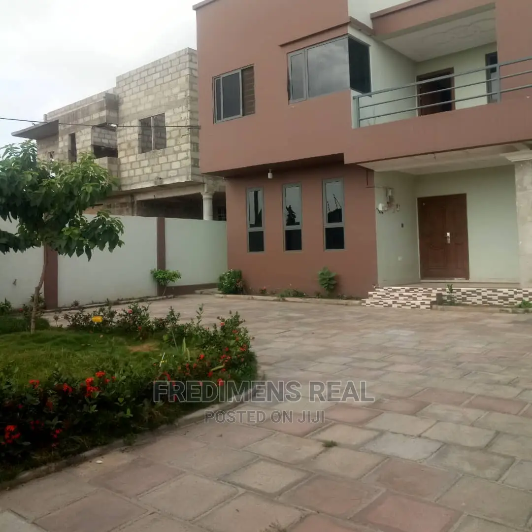 4bdrm House in Fredimens Real, Kumasi Metropolitan for Sale