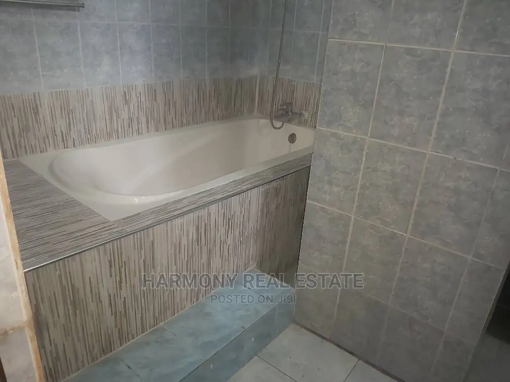 5bdrm House in East Legon for Rent