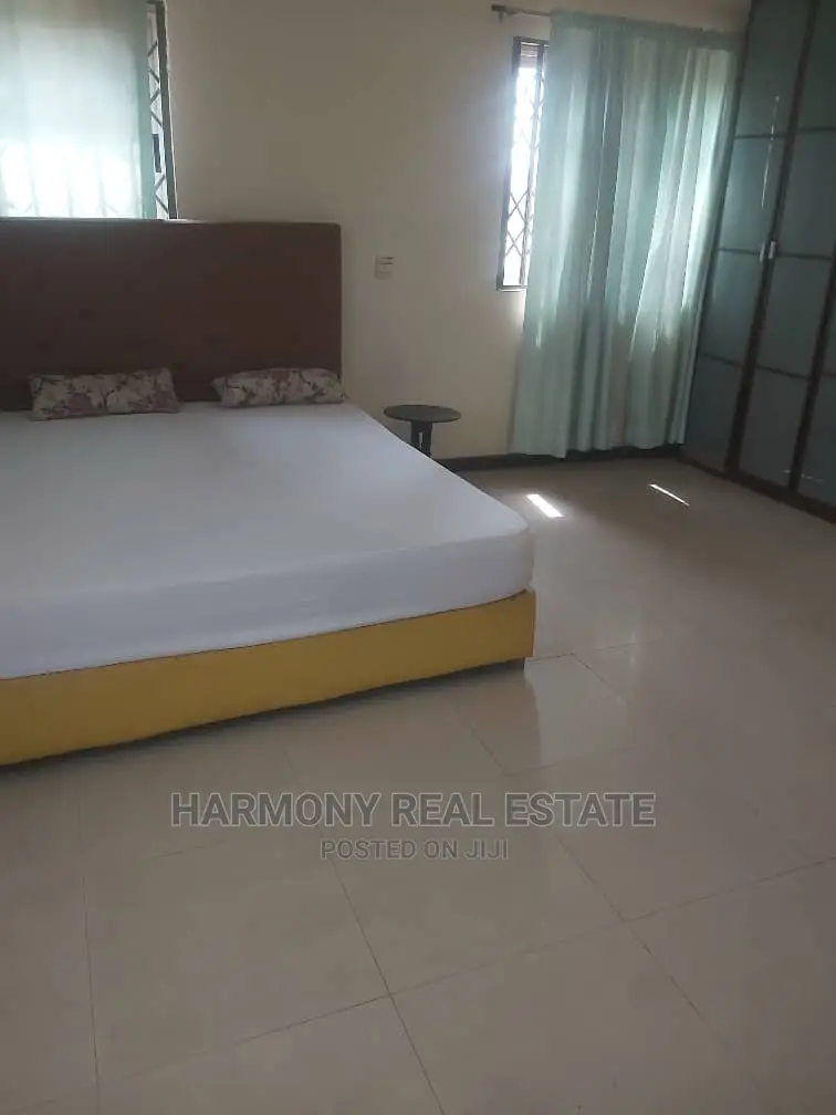 5bdrm House in East Legon for Rent