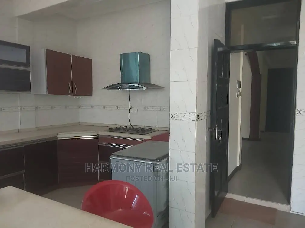 5bdrm House in East Legon for Rent