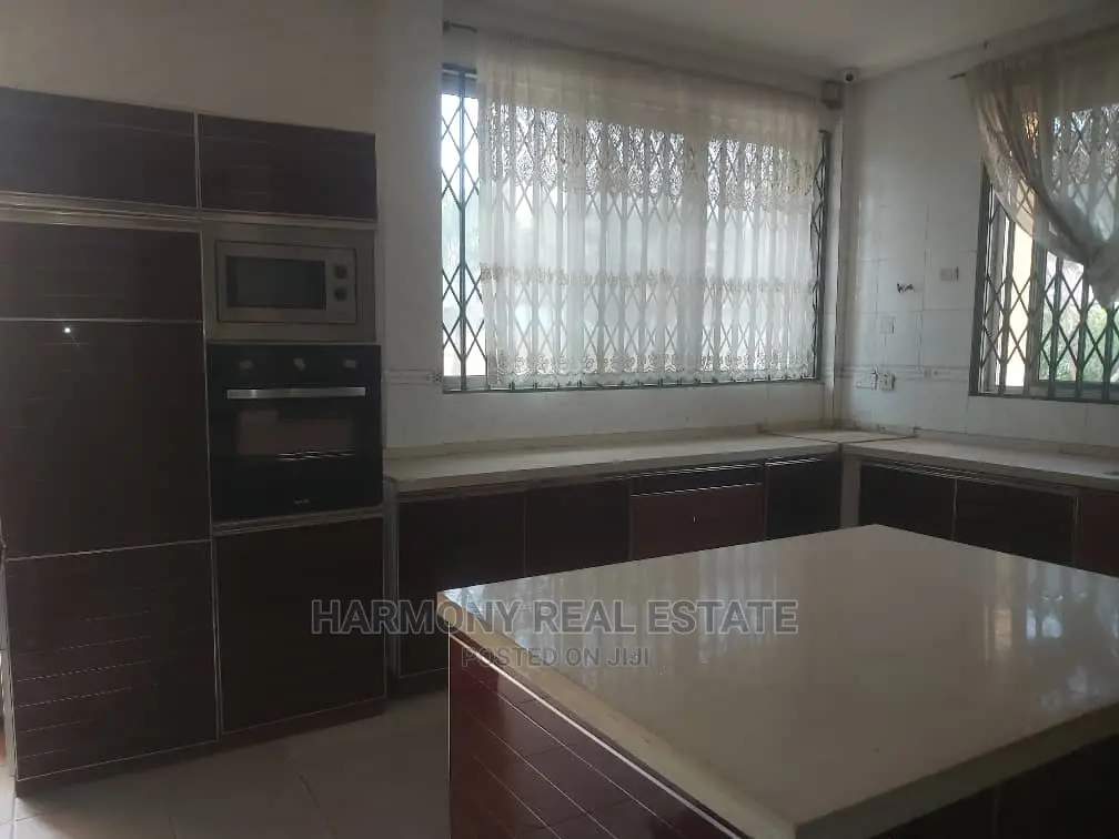 5bdrm House in East Legon for Rent