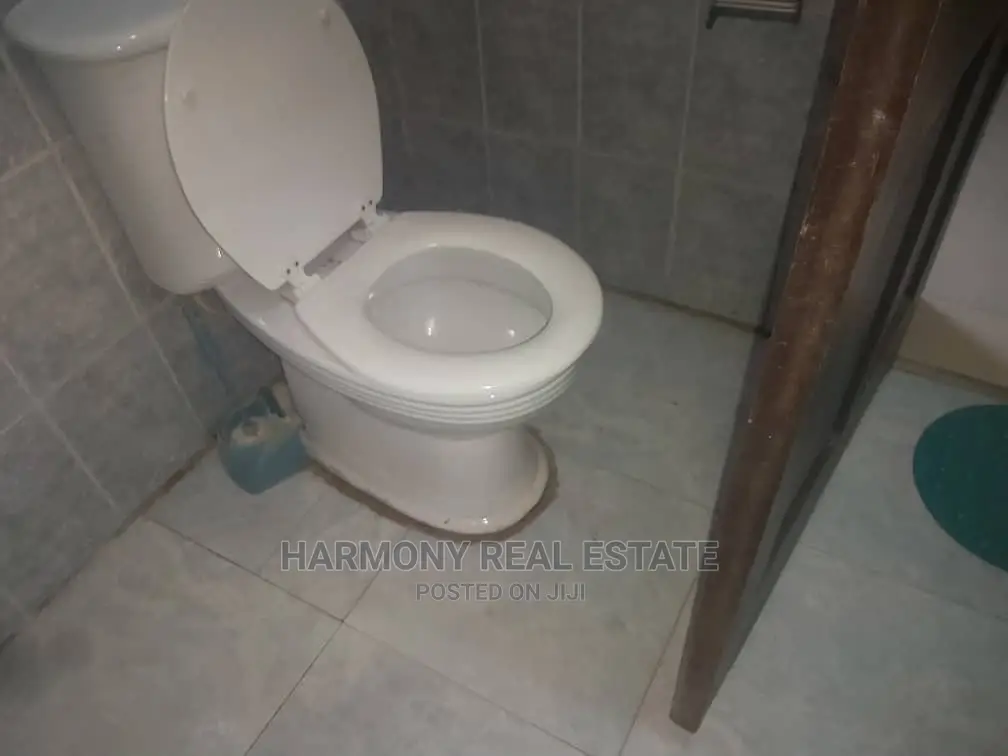 5bdrm House in East Legon for Rent