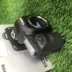 Canon EOS 5D Mark Iii DSLR Kit