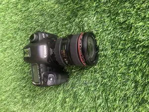 Canon EOS 5D Mark III DSLR Kit W/Canon 24-105mm F/4l IS Lens