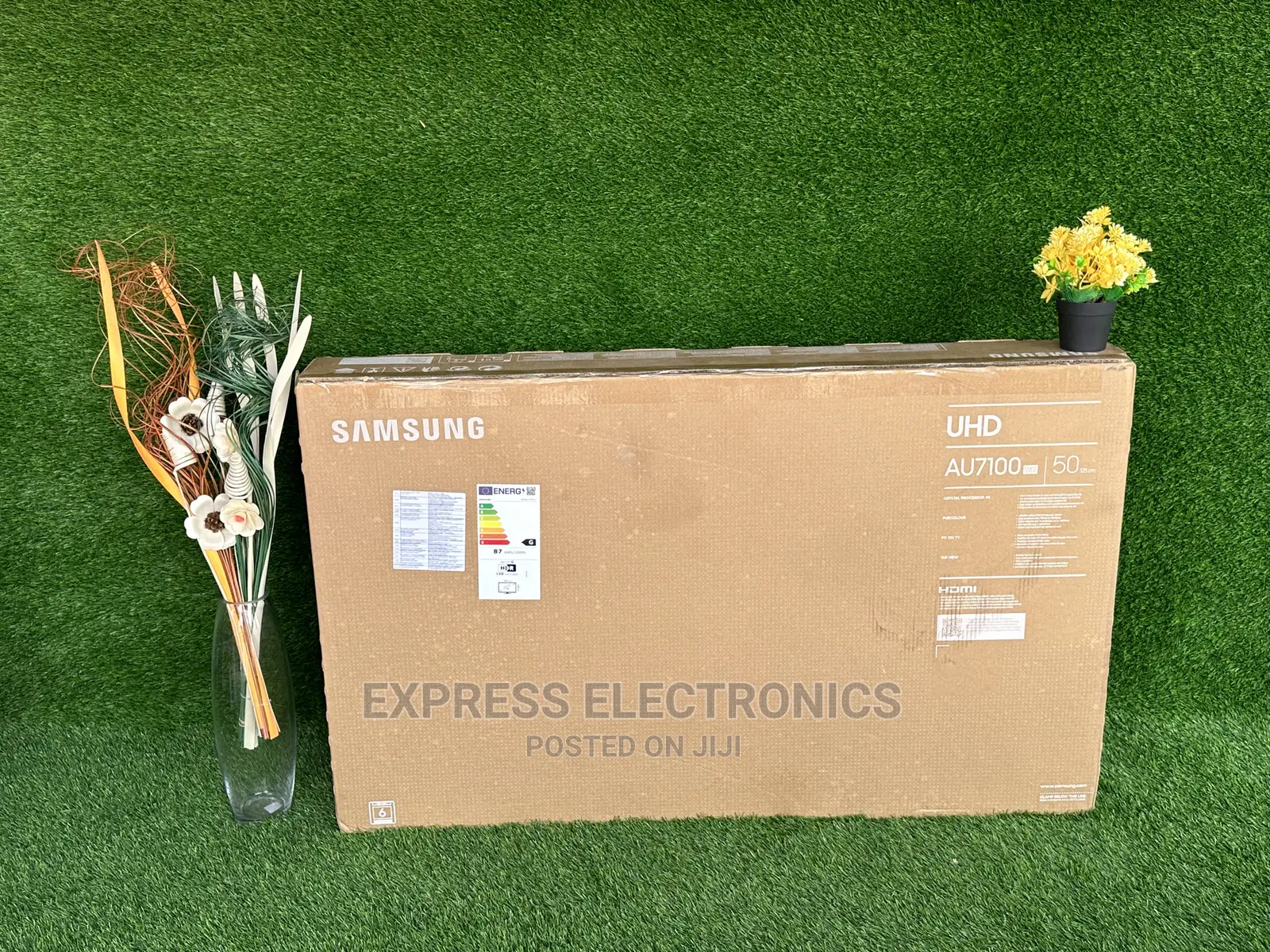 Samsung Vivid Pictures Smart 50”AU7172 UHD +Dstv