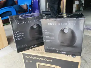 Delivers Crisp, Robust Sound Onyx 6 Clear Audio.