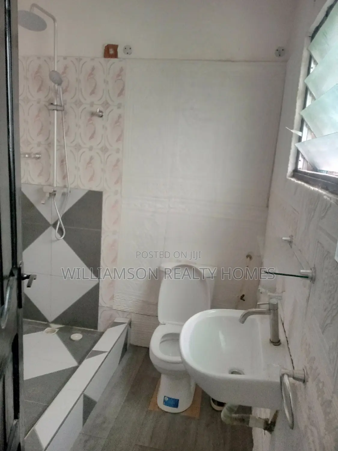 3bdrm Apartment in Community 18 Area, Spintex for rent