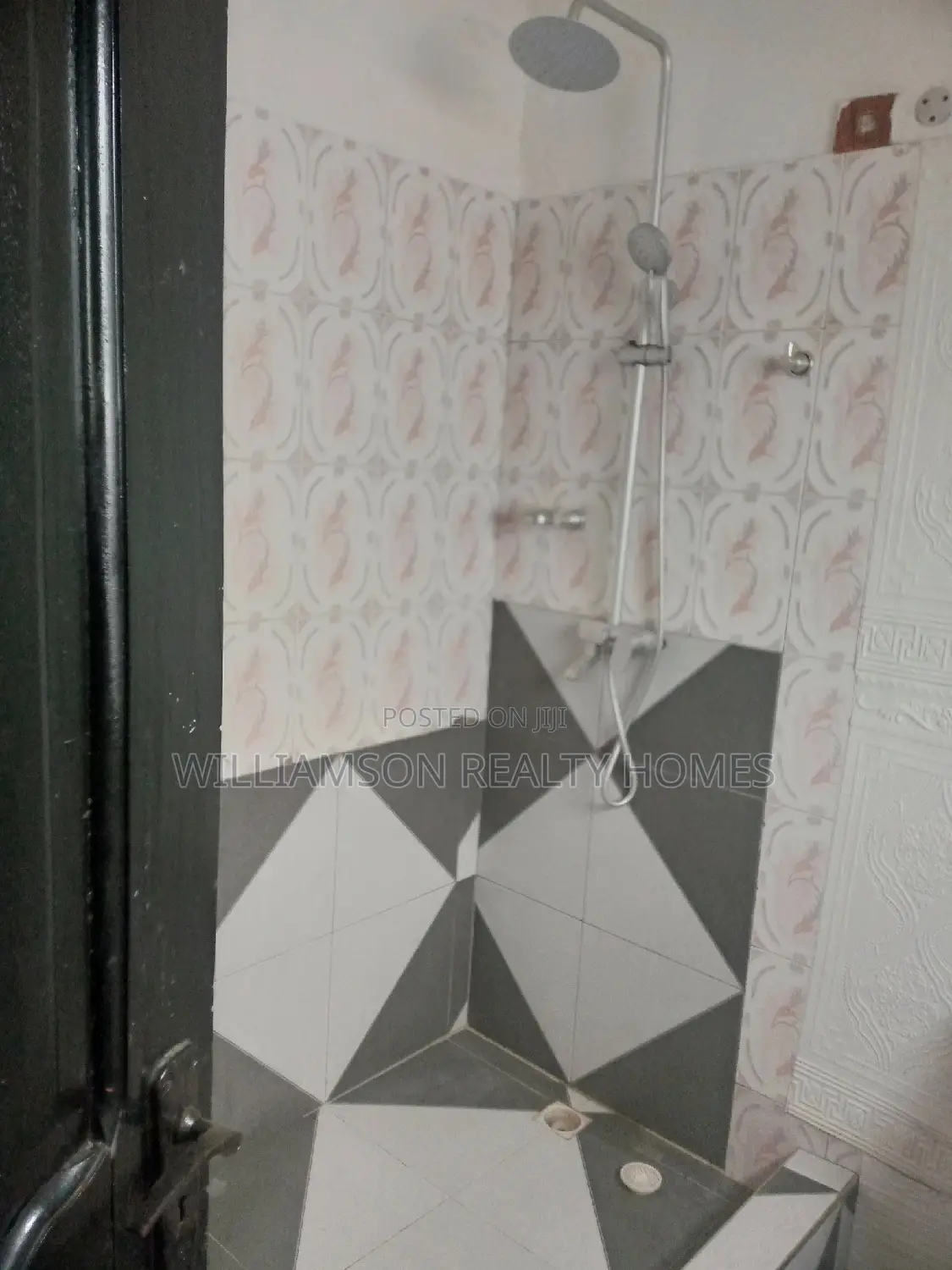 3bdrm Apartment in Community 18 Area, Spintex for rent