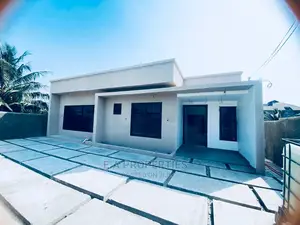 3bdrm House in E a Properties, Lake Side Estate for Sale