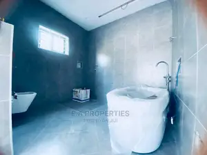 3bdrm House in E a Properties, Lake Side Estate for Sale