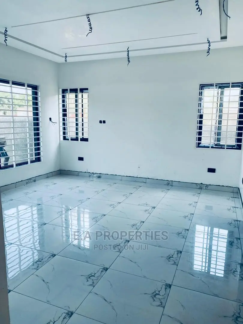 3bdrm House in E a Properties, Lake Side Estate for Sale