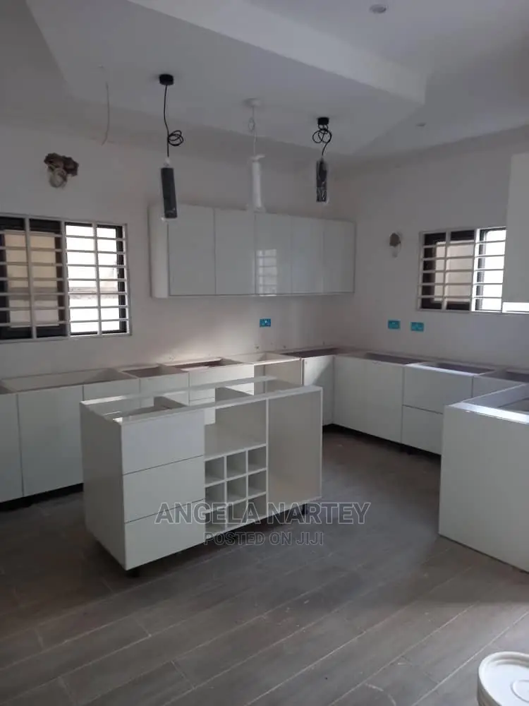4bdrm House in Sakumono Estates, Tema Metropolitan for Sale