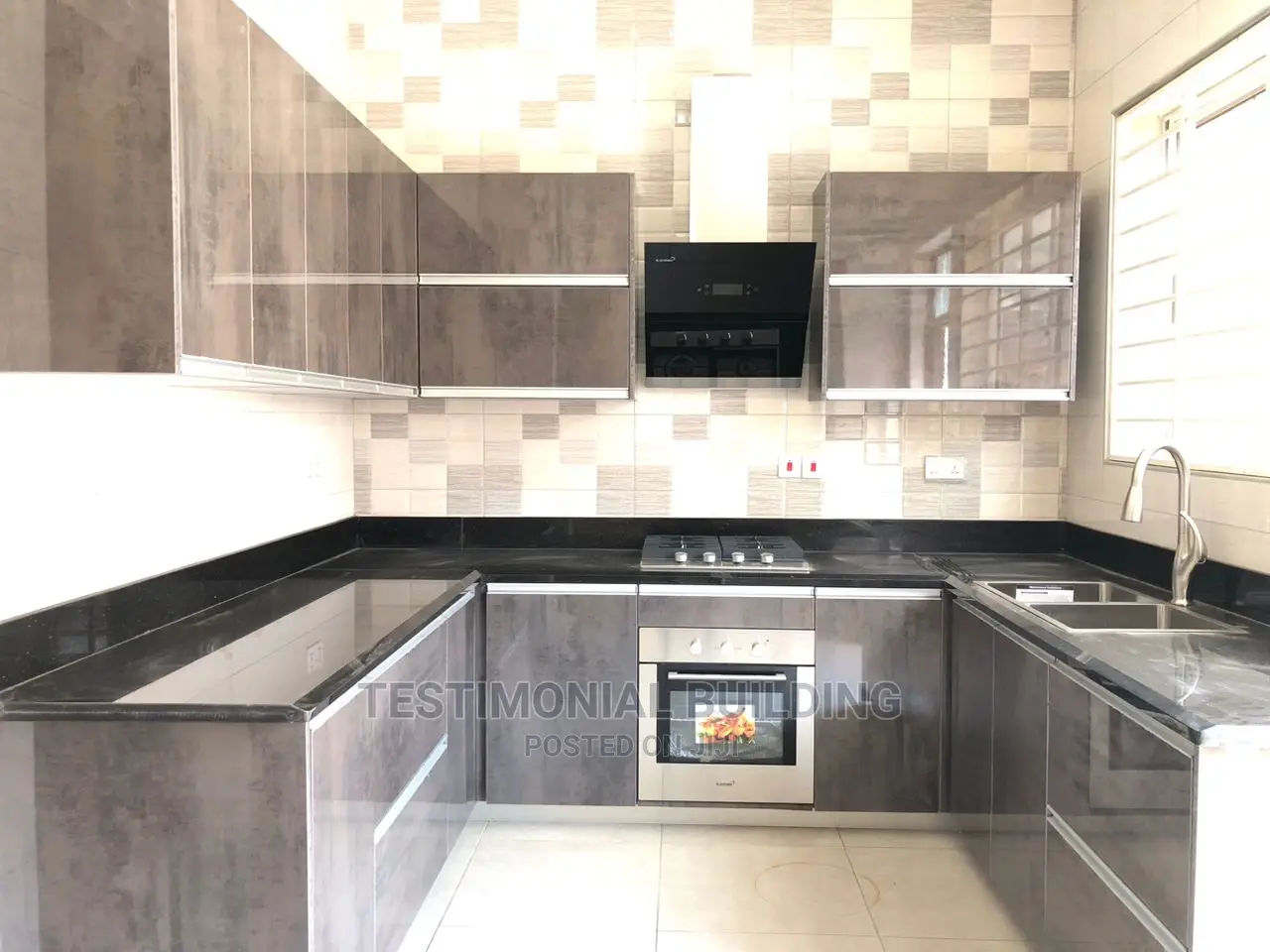 4bdrm House in Testimonial Building, a C Mall Area for Rent