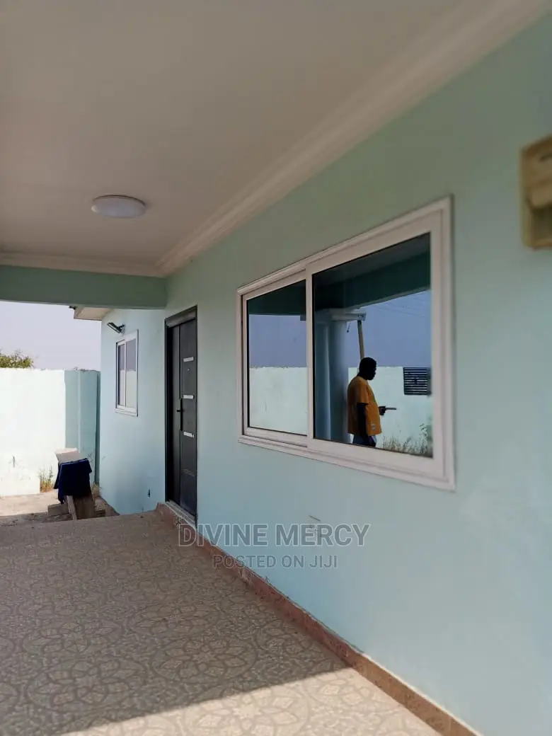 2bdrm Bungalow in Roman Winger Kasoa, Awutu Senya East Municipal