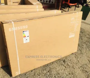 Series 7 60”UHD Smart Vivid Wide Realistic View Samsung 