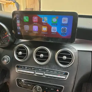 Mercedes Benz C300 Carplay