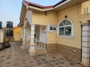 3bdrm House in Suadom Properties, Baatsona Total for rent