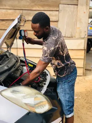 Car Air Condition and Fitting Works / Car Mechanic