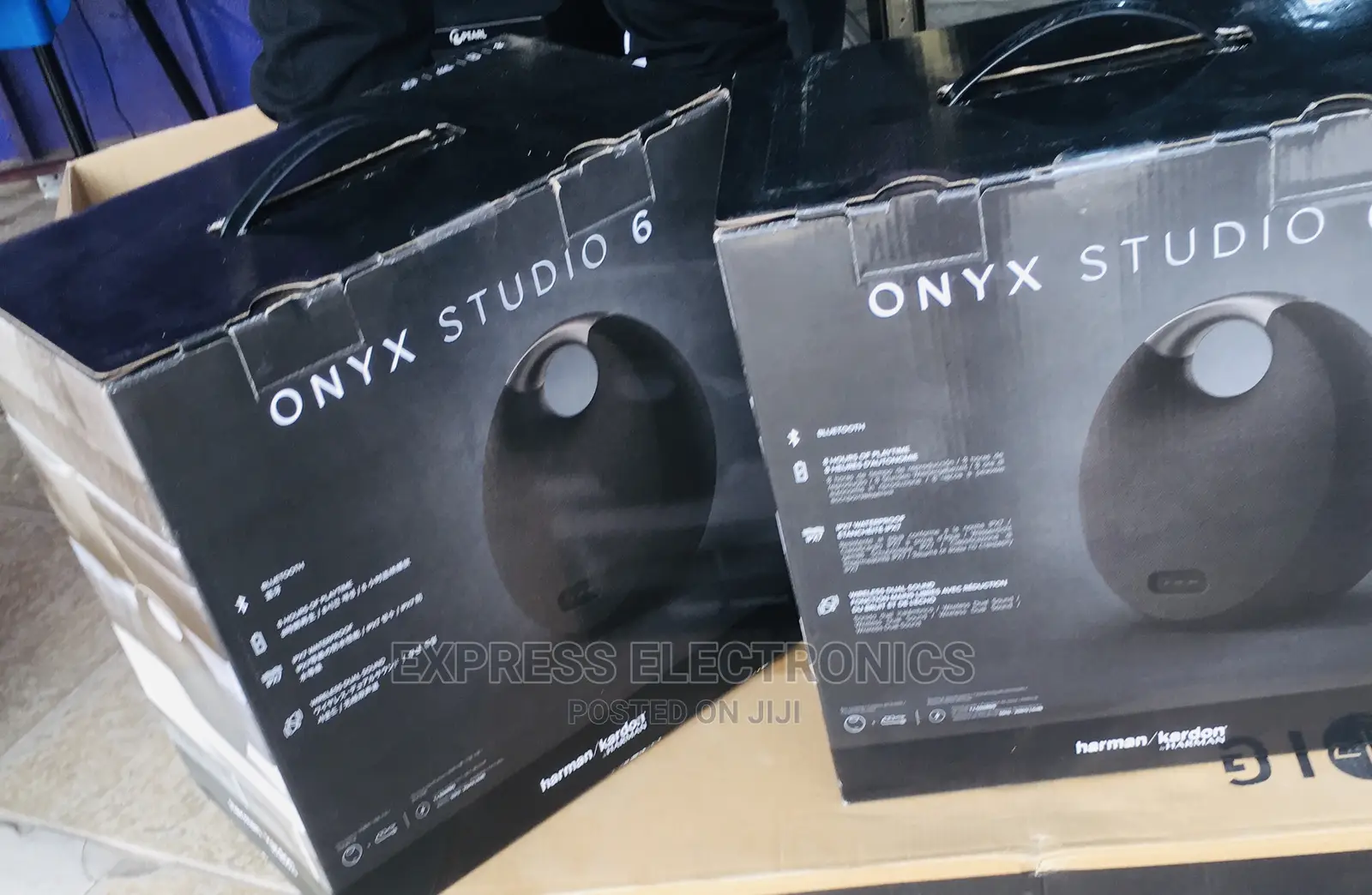Black Harman Kardon Onyx Studio 6