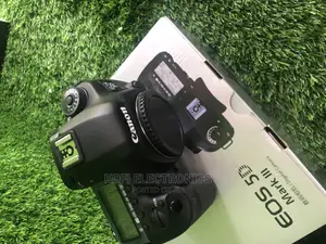 1080p Full HD Canon EOS 5D Mark III 22.3 MP Full Frame