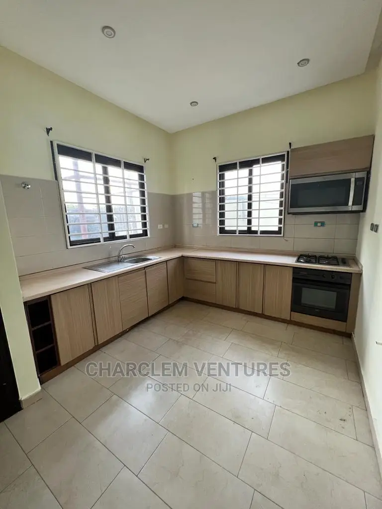 3bdrm House in East Legon for Rent