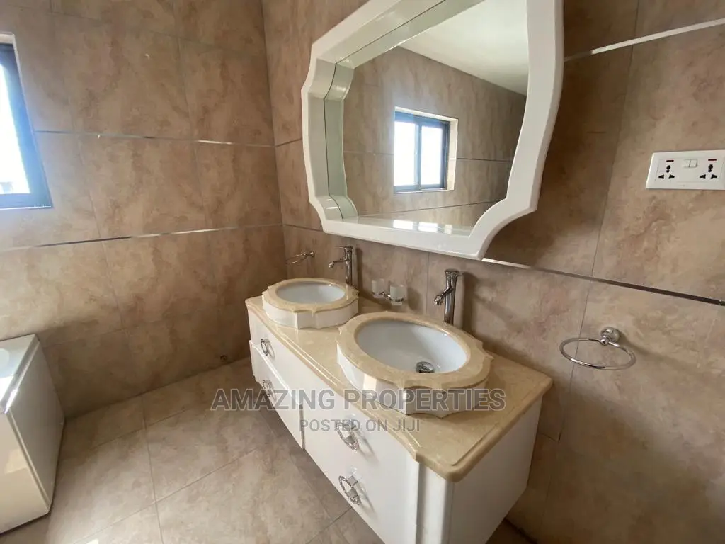 5bdrm House in East Legon for Sale