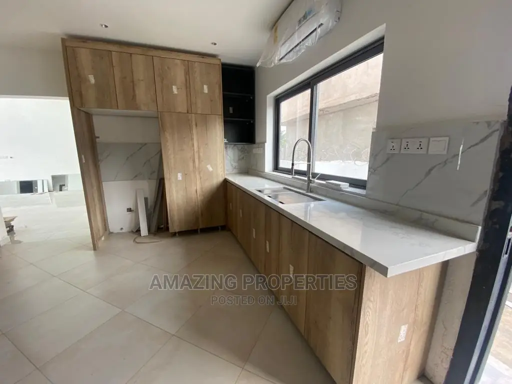 5bdrm House in East Legon for Sale