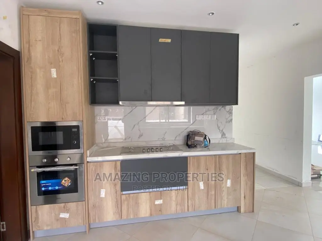 5bdrm House in East Legon for Sale