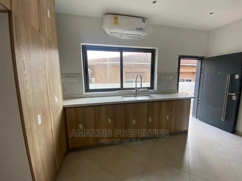 5bdrm House in East Legon for Sale