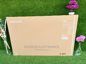 Samsung Sharp Vivid Contrast 60” UHD Smart Tv Au7272