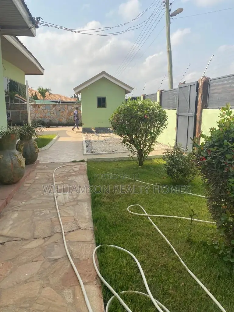 5bdrm House in Community 18, Spintex for rent