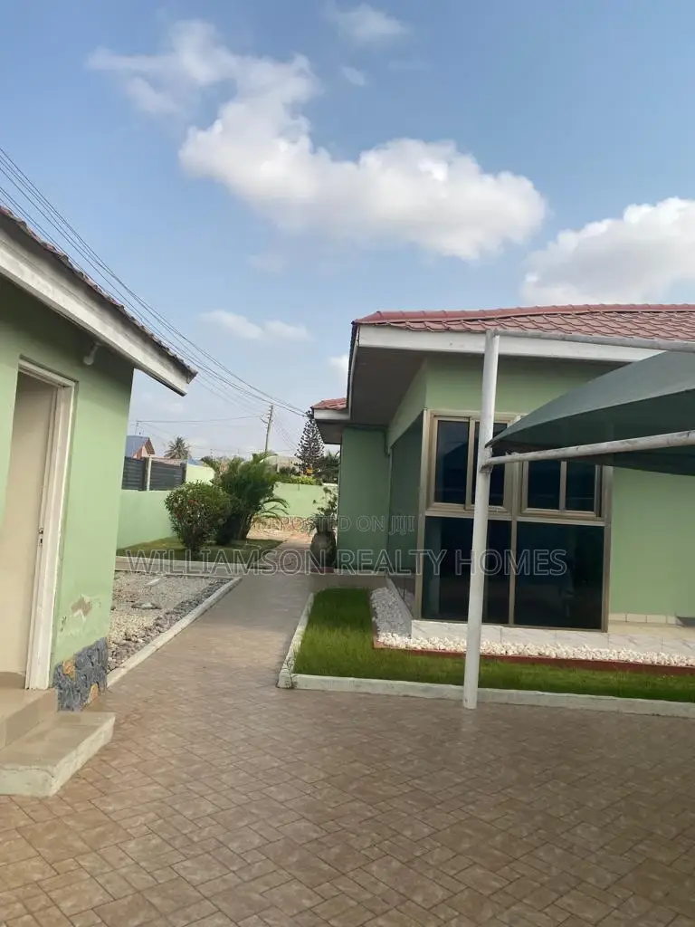 5bdrm House in Community 18, Spintex for rent