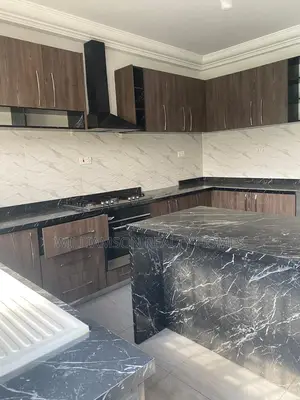 5bdrm House in Community 18, Spintex for rent